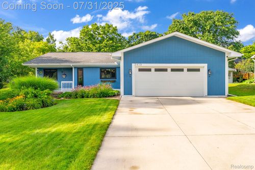 2410 Highfield Rd, Waterford, MI, 48329-3941 | Card Image