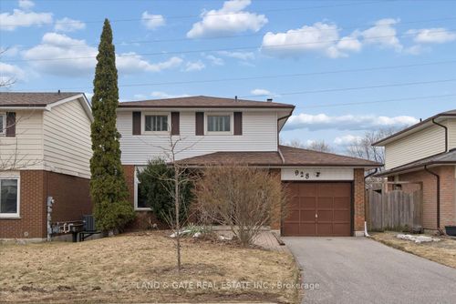 928 Downing Crt, Oshawa, ON, L1G7R5 | Card Image