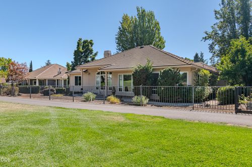 401 Golf View Drive, Medford, OR, 97504 | Card Image