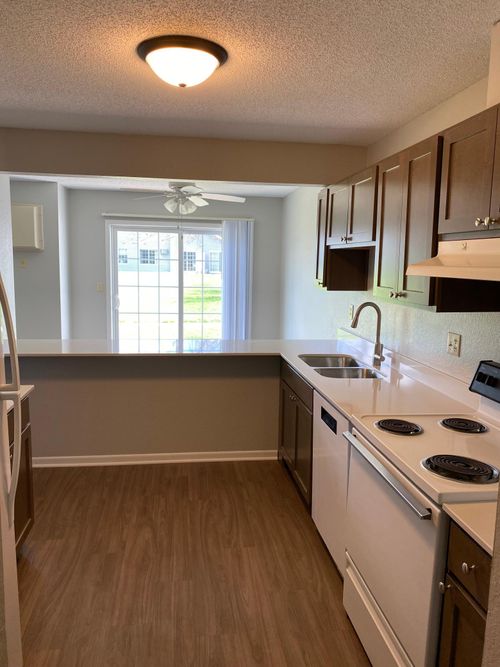 414 4th St Se, Austin, MN, 55912-3531 | Card Image