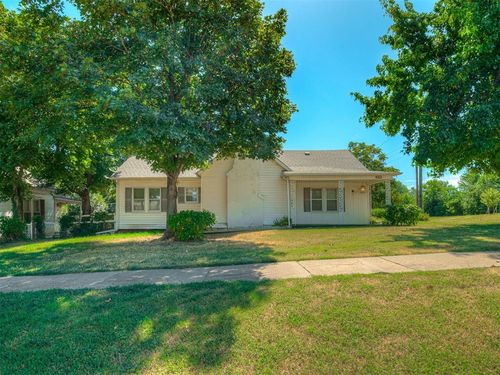 204 N Cheyenne Ave, Geary, OK, 73040-1818 | Card Image