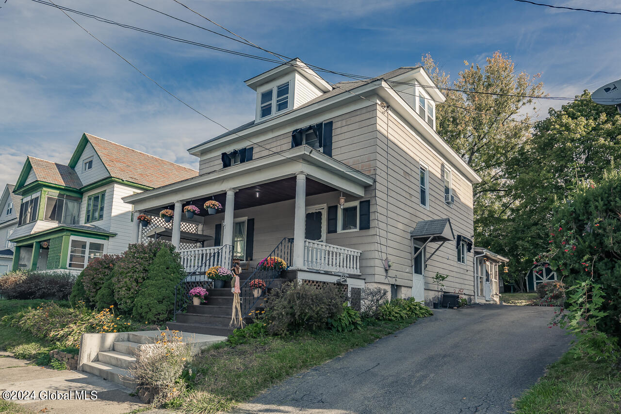 Mcclellan Ave, Amsterdam, NY 12010