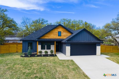1105 W 1st St, Lampasas, TX, 76550-2402 | Card Image