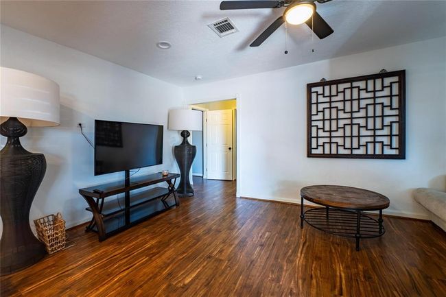 9305 Emnora Ln, House other with 2 bedrooms, 2 bathrooms and 1 parking in Houston TX | Image 7