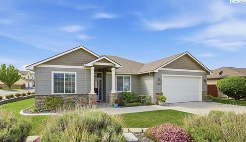 10201 W 18th Ct, Kennewick, WA, 99338-7626 | Card Image