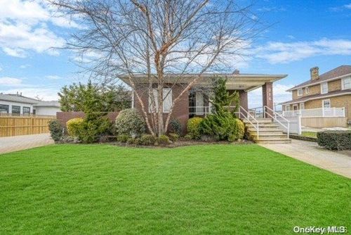 216 Beach 146th St, Neponsit, NY, 11694-1004 | Card Image