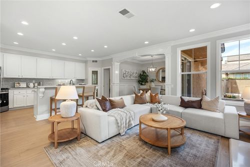 22 Apple Vly, Irvine, CA, 92602-1014 | Card Image