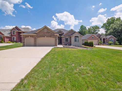 2655 Devondale Rd, Rochester Hills, MI, 48309-3648 | Card Image