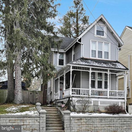 32 W Penn Ave, WERNERSVILLE, PA, 19565-1502 | Card Image