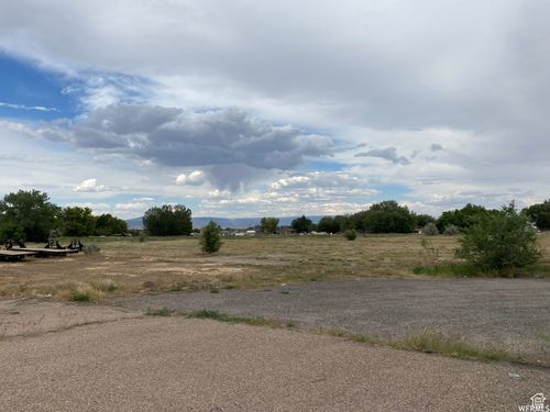 1683 W Highway 40, Vernal, UT, 84078-4127 | Card Image