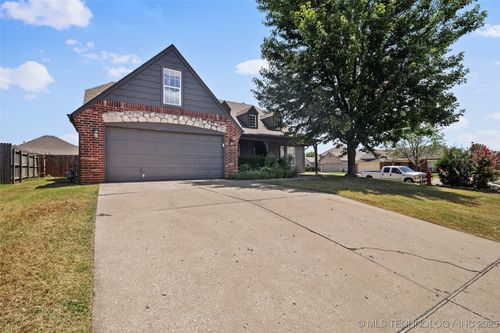 10401 N 117th East Ave, Owasso, OK, 74055-6608 | Card Image