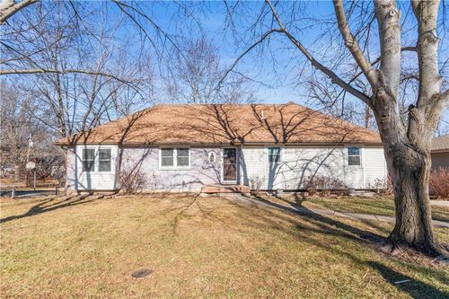 810 Ne Chestnut St, Lees Summit, MO, 64086-5427 | Card Image