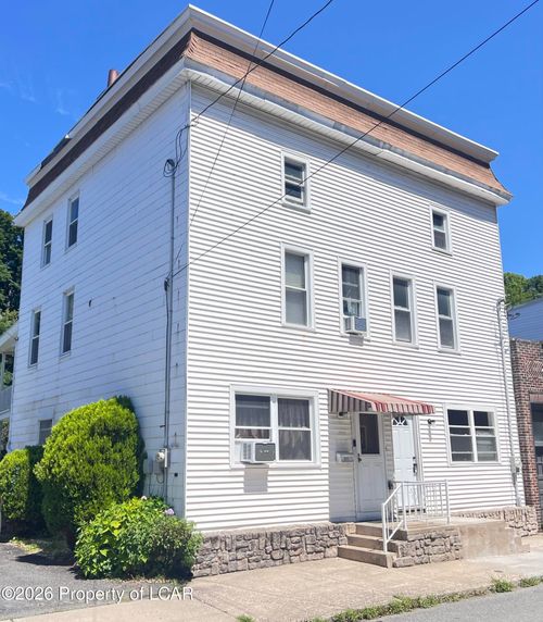 217 W Rowe St, Tamaqua, PA, 18252-1243 | Card Image