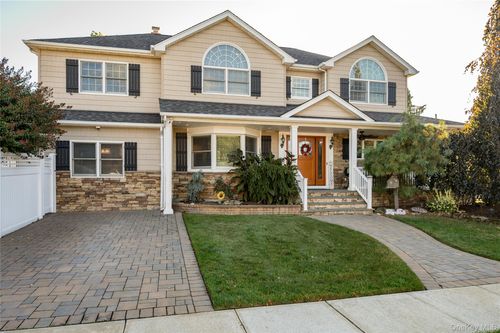 1823 Lincoln Ave, Seaford, NY, 11783-2329 | Card Image