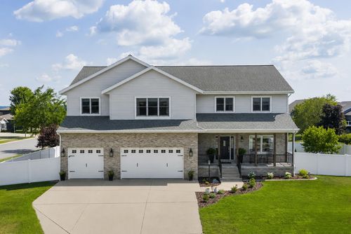 2001 Fullerton Dr, PRAIRIE DU SAC, WI, 53578-1083 | Card Image