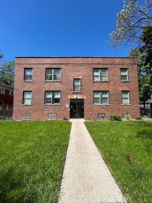 1s-9036 S Dauphin Ave, Chicago, IL, 60619-7516 | Card Image