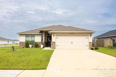 5707 Peach Dr, House other with 3 bedrooms, 2 bathrooms and 2 parking in Pace FL | Image 1