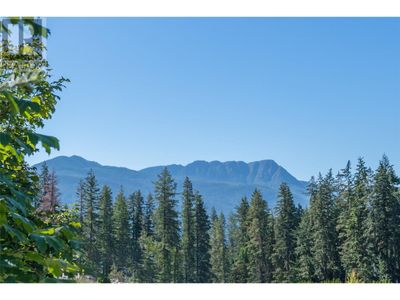 4230 20 St Ne, House other with 3 bedrooms, 3 bathrooms and 3 parking in Salmon Arm BC | Image 2