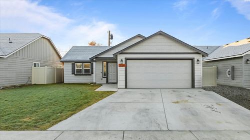 1029 W Sequoia Rd, Moses Lake, WA, 98837-8016 | Card Image