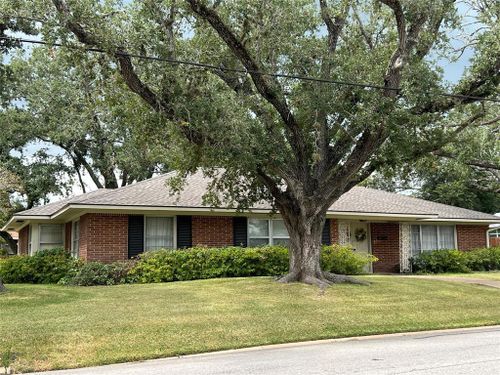 432 S Holland St, Bellville, TX, 77418-2506 | Card Image