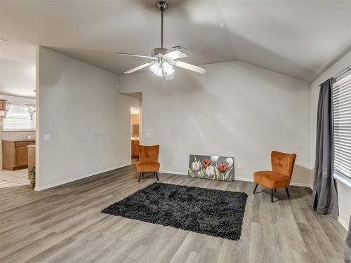 508 Sw 38th Ter, Moore, OK, 73160-7666 | Card Image