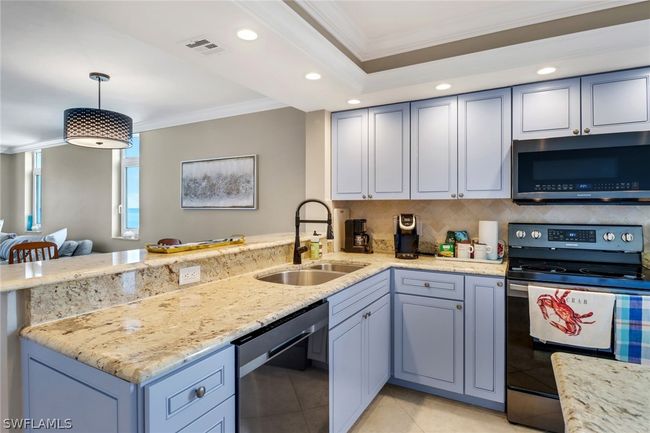 APT-402 - 9415 Gulf Shore Dr, Condo with 2 bedrooms, 2 bathrooms and null parking in NAPLES FL | Image 8