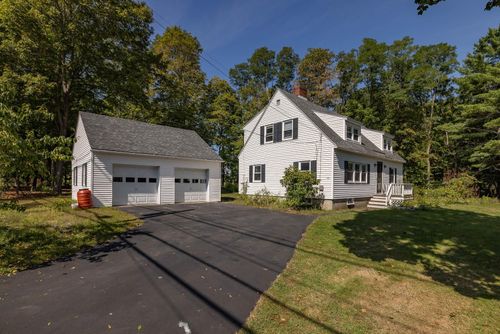 39 Park St, Exeter, NH, 03833-1528 | Card Image