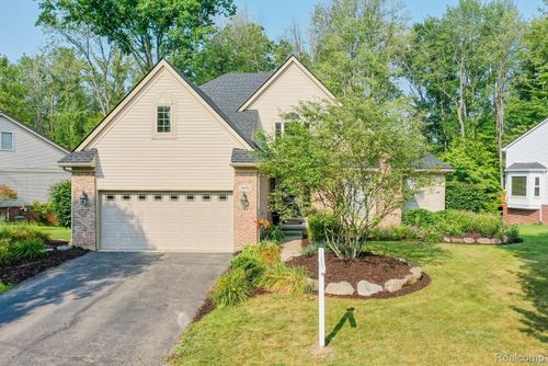 3052 Richmond Dr, Clarkston, MI, 48348-5063 | Card Image