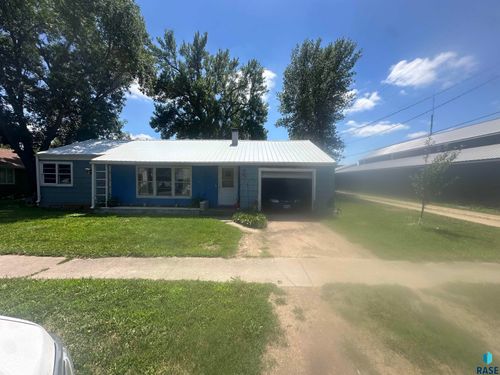 100 E Dakota St, Tripp, SD, 57376-2158 | Card Image