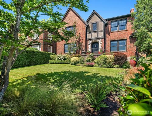 324 W Kinnear Pl, Seattle, WA, 98119-3733 | Card Image