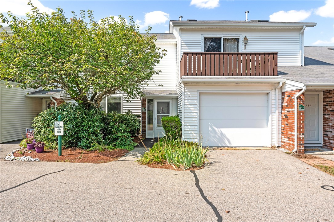 Halifax Dr, Warwick, RI 02886