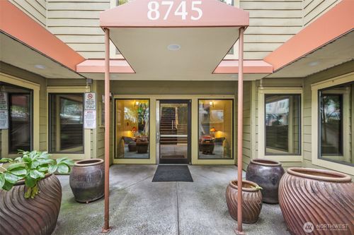 apt-207-8745 Greenwood Ave N, Seattle, WA, 98103-3650 | Card Image