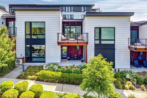 227 Ebi Ln Ne, Bainbridge Island, WA, 98110-5240 | Card Image