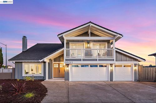 3531 La Mesa Dr, Hayward, CA, 94542-2524 | Card Image
