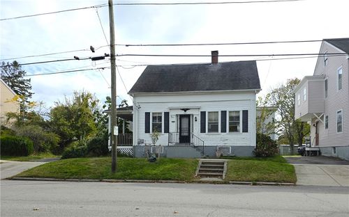 102 Church Street, Bristol, RI, 02809 | Card Image