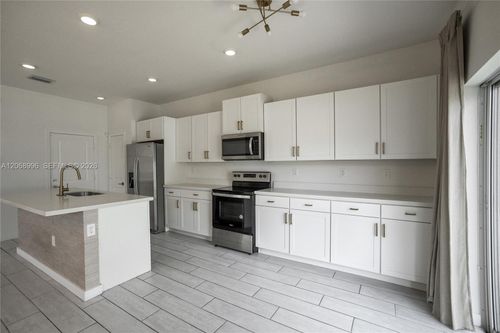 833 Se 19th St, Homestead, FL, 33034-5688 | Card Image