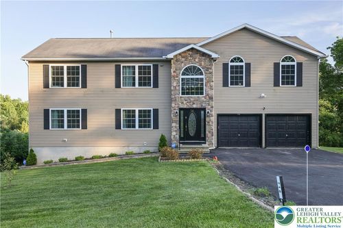 716 Yoke Ter, Stroudsburg, PA, 18360-8322 | Card Image