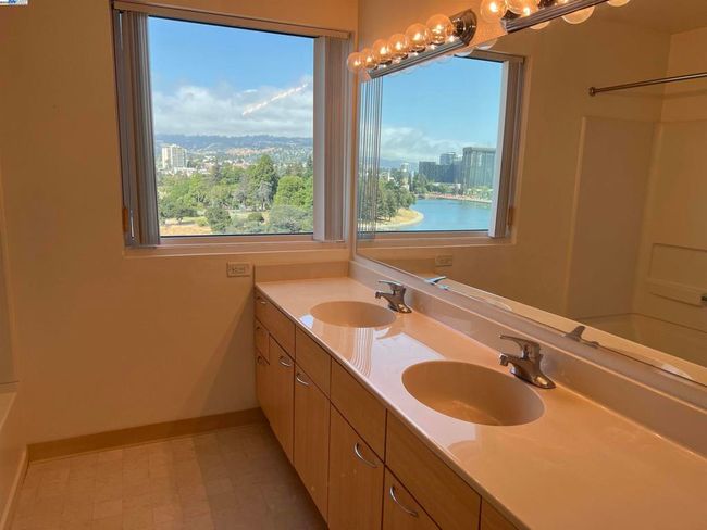 master bathroom | Image 37