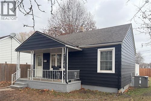 3693 Queen St, Windsor, ON, N9C1P1 | Card Image