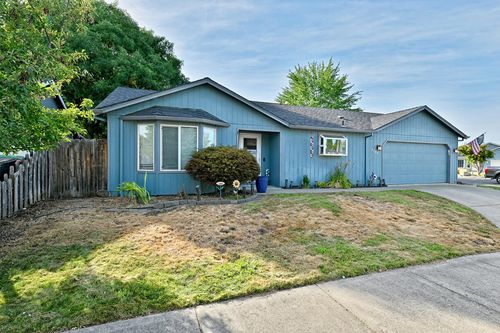 2749 Brae Dr, Medford, OR, 97501-7519 | Card Image