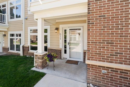 611 Woodland Dr, Dexter, MI, 48130-1264 | Card Image