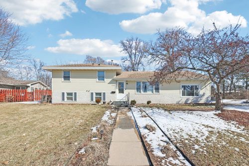 7700 Sierra Pkwy, Brooklyn Park, MN, 55444-1920 | Card Image