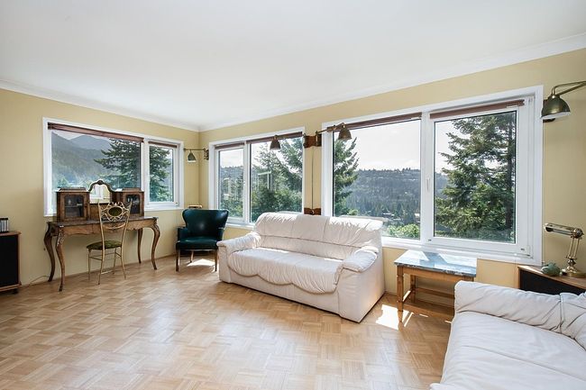 5860 Falcon Road, House other with 5 bedrooms, 3 bathrooms and 2 parking in West Vancouver BC | Image 5