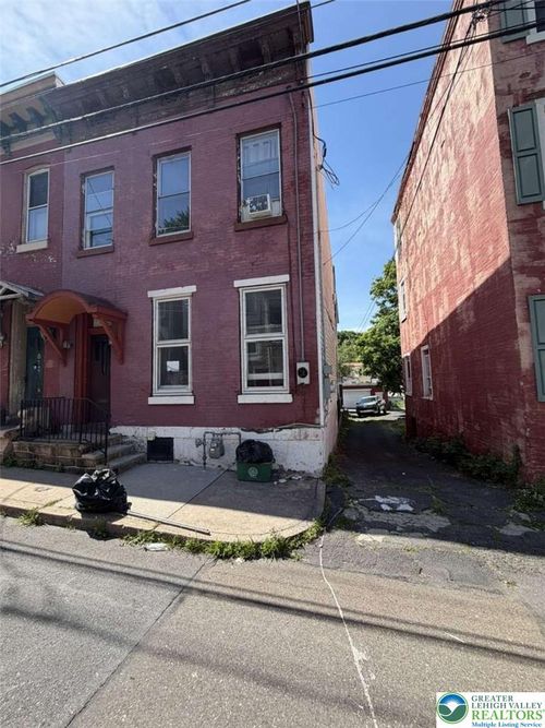 1-610 W Norwegian St, Pottsville, PA, 17901-2825 | Card Image