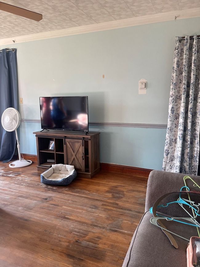 living room | Image 10