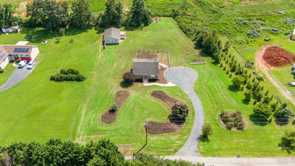 Bluebird Ln, Spartanburg, SC 29303
