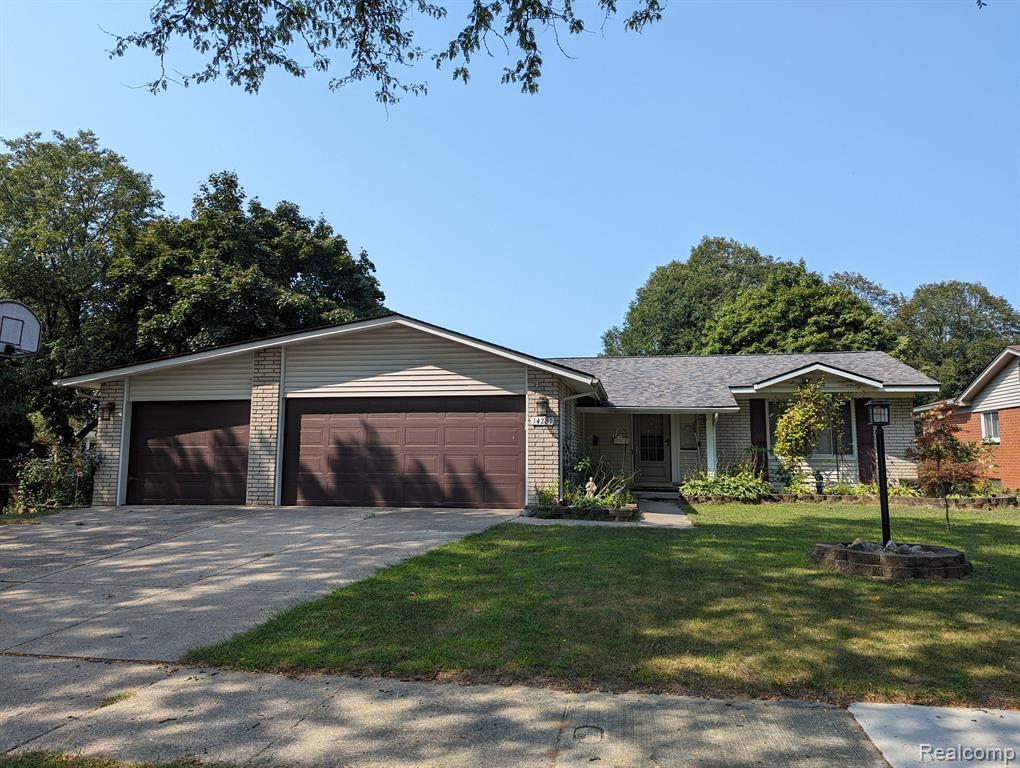 Bassett St, Livonia, MI 48154