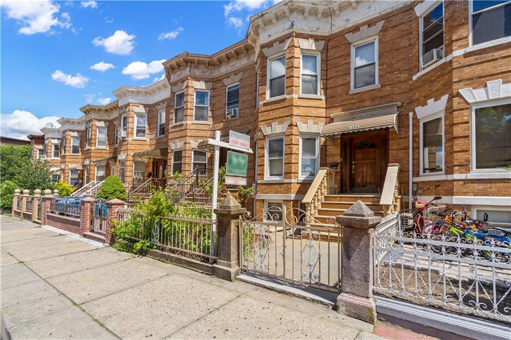17th Ave, Brooklyn, NY 11214