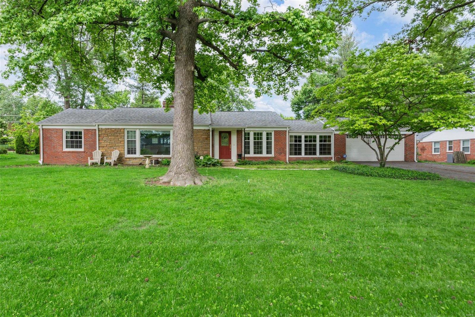Sherwood Dr, Saint Louis, MO 63114