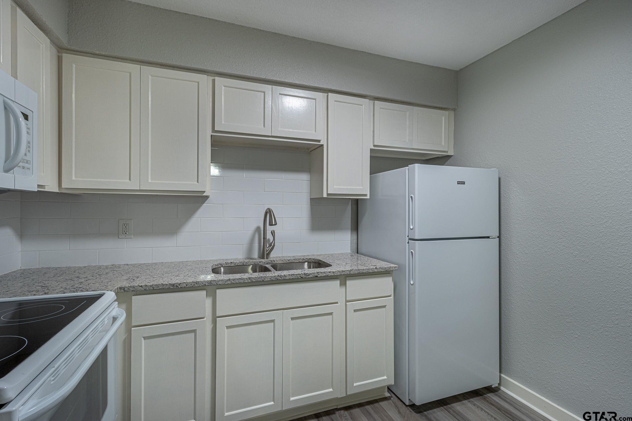 Residential Lease in Whitehouse 3